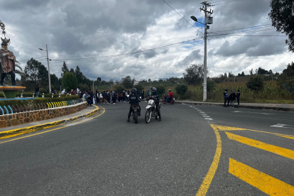 Los estudiantes recorrieron aproximadamente 10 kilómetros hasta llegar al sitio donde protestaron vehementemente contra el gobierno.