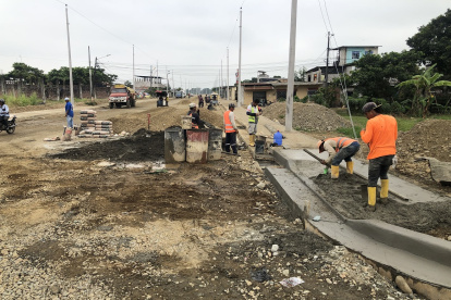 La obra está en ejecución y se conecta con el puente de la calle Roldós.
