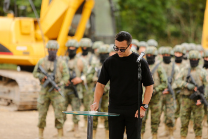 El presidente Daniel Noboa, el pasado 21 de junio, en el sector donde se construirá una nueva cárcel.