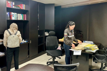 Allanamiento. La madrugada de ayer, la Fiscalía halló indicios en las oficinas de los abogados Toledo y Fierro.