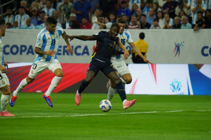 Moisés Caicedo ha sido uno de los jugadores estrellas de la Tri en el partido contra Argentina