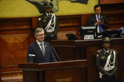El ministro Vega, durante una comparecencia ante la Asamblea Nacional.