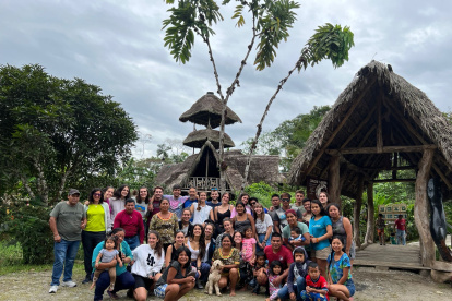 Oriente. Los estudiantes junto a los docentes desarrollan actividades recreativas en la Amazonía de Ecuador, donde aprenden de la cultura y costumbres de la localidad.