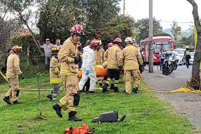 Los organismos de socorro atendieron a una mujer que se habría prendido fuego y lanzado al río.