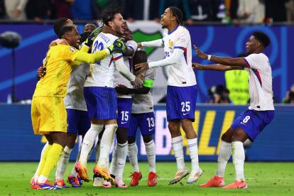 Los jugadores de Francia festejan la clasificación a las semifinales de la Eurocopa, tras eliminar a Portugal