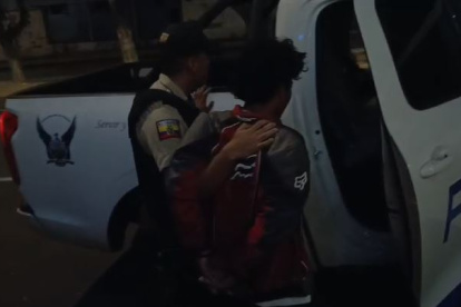 Los ciudadanos fueron detenidos en diferentes estaciones del Metro de Quito.

Los ciudadanos fueron detenidos en diferentes estaciones del Metro de Quito.
Los ciudadanos fueron detenidos en diferentes estaciones del Metro de Quito.
Los ciudadanos fueron detenidos en diferentes estaciones del Metro de Quito