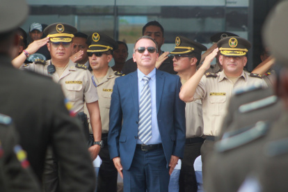 El Gobernador de Esmeraldas fue un comandante con una amplia trayectoria en la Policía Nacional, donde se destacó por su liderazgo y su compromiso con la seguridad ciudadana.