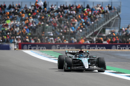 Geroge Russell lideró la clasificación previa en Silvestone.