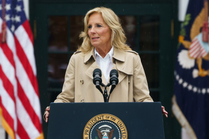 La primera dama de Estados Unidos, Jill Biden, inició una gira por los estados clave de para captar el voto de los miembros y exmiembros de las Fuerzas Armadas y sus familias.