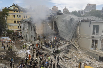 Kiev. Los ucranianos trabajaban este lunes 8 de julio de 2024 en el hospital infantil ‘Okhmadyt’ tras un ataque ruso.