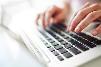 Los interesados deben cargar la documentación en el sistema informático y presentar en original.