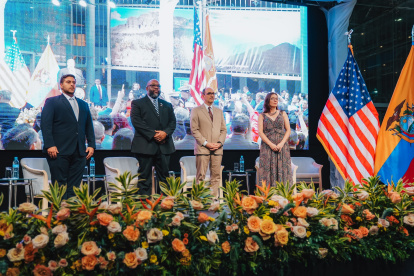 El gobernador del Guayas, Vicente Auad; el embajador Art Brown; el cónsul general de Estados Unidos, Erik Martini, y su esposa, Alicia Martini.