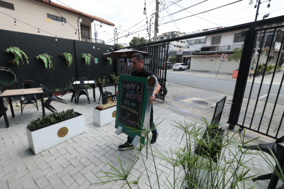 RECORRIDO DE PIZARRAS EN ESPACIO PUBLICO DE LA CALLE GUAYACANES DE URDESA... FD MIGUEL CANALES... 8-07-2024