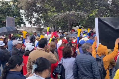 La mañana de este 8 de julio de 2024 los distribuidores de combustibles protestaron en la Plaza Grande.
