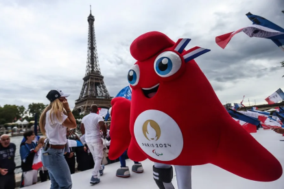La Phryge olímpica es la mascota de París 2024 que viene de los tradicionales y pequeños gorros frigios