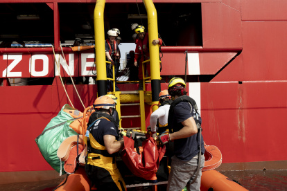 La nave humanitaria Ocean Viking, de la ONG europea SOS Mediterranée, rescató este martes a 93 migrantes en el Mediterráneo Central.