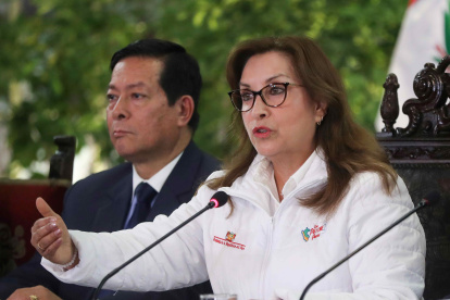La presidenta Dina Boluarte durante una rueda de prensa este lunes 8 de julio de 2024 en Lima (Perú).