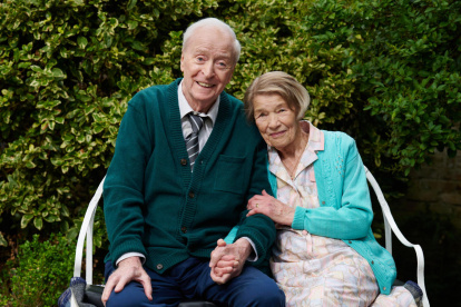 Michael Caine y Glenda Jackson demuestran que los años no se robaron su talento. Ella falleció el año pasado y él ha asegurado que esta es su última película.