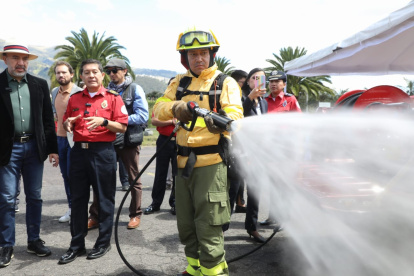 Se adquirió equipamiento para el flujo de agua para el combate de incendios estructurales.