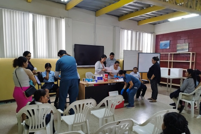 Salud. Más de 800 niños y jóvenes son beneficiados en la campaña.