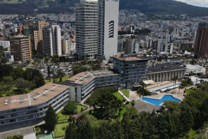 Hotel Quito. Los defensores del predio temen que el cambio en la ordenanza permita construir alrededor del edificio principal.
