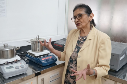 Jenny Ruales ha analizado la contaminación de metales tóxicos en productos de consumo masivo