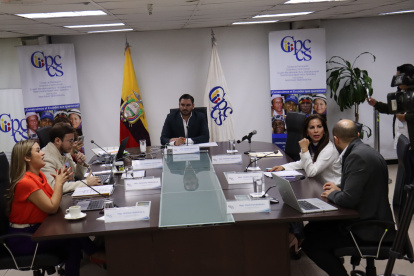 La sesión del Pleno del 10 de julio para resolver la moción de reconsideración sobre la votación por la designación de Dunia Martínez estaba fijada para las 17:00, pero inició cerca de las 19:00.