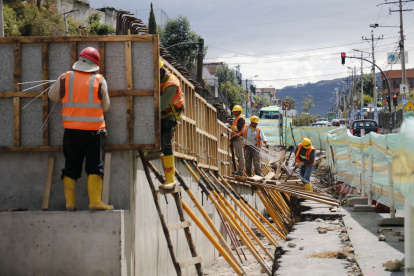La construcción del nuevo paso a desnivel se construye a la altura del puente ocho