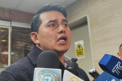 Buestán propone derogar los artículos 135 y 136 de la Ley Orgánica de Servicio Público.