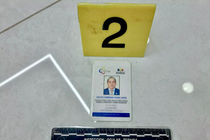 La Fiscalía allanó inmuebles del exjuez Byron Guillén y decomisó documentos, celulares y dispositivos electrónicos.