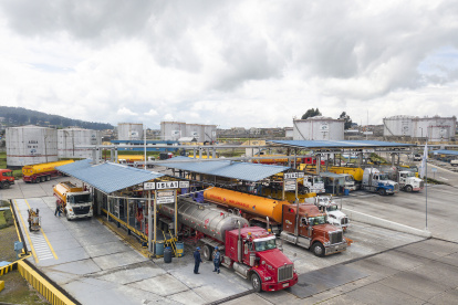 Mediante Decreto Ejecutivo, el presidente Daniel Noboa redujo al 0% el Impuesto a la Salida de Divisas para las importaciones de combustibles derivados de hidrocarburos y otros destinados para el consumo interno del país.
