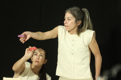 Las bailarinas Juliana Zuñiga y Cristina Baquerizo protagonizan la obra