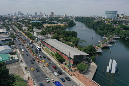 1.- Organización Tanto Guayaquil es una ciudad que están en constante expansión. Ante esto, se planifica diversas formas para hacerlo de forma organizada. El tráfico, la desorganización y la falta de planificación, entre los problemas recurrentes de ambas ciudades.