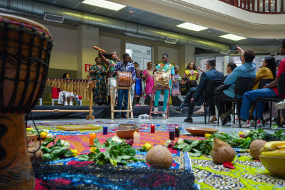 Lanzamiento. Comunidades afroecuatorianas y estudiantes intervinieron en el lanzamiento de la carrera.
