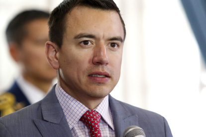 Los últimos sondeos registran una disminución de la popularidad de Daniel Noboa.