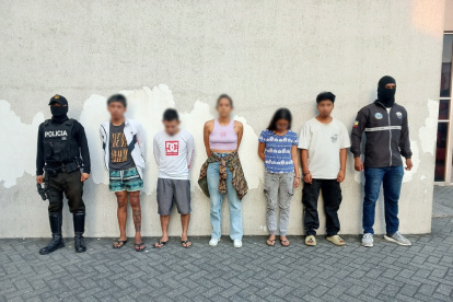 Fueron capturados tres hombres y dos mujeres.