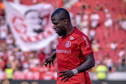 Hincha de Internacional intentó agredir a Enner Valencia.