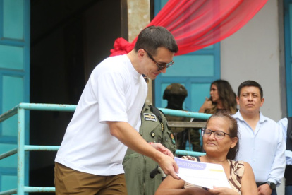 Daniel Noboa entregó bonos de desarrollo a los beneficiarios en Montecristi, el pasado 9 de julio de 2024.