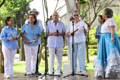 Actos de arte y música, además de oratoria hubo en el centro gerontológico Dr Arsenio de la Torre Marcillo para celebrar a Guayaquil.