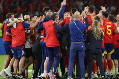 Selección celebra la victoria.