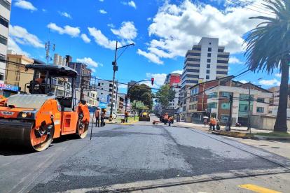 En la avenida Diego de Almagro, en el norte, se realiza el mantenimiento de la calzada.