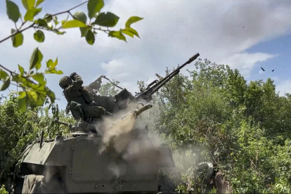 Militares rusos avanzan hacia localidades ucranianas.