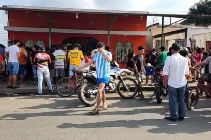 5 personas fueron asesinadas en un ataque armado en un bar clandestino en el cantón Santa Rosa.