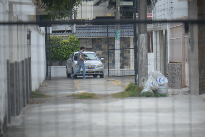 1. Precauciones. Los residentes de Los Ceibos toman distintas precauciones al llegar a sus viviendas para guardar un vehículo