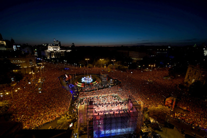 Miles de españoles terminaron en las celebraciones de la selección de ese país en la plaza de Cibeles.