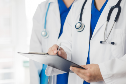 El comité analizará cuántos médicos tienen nombramiento definitivo.