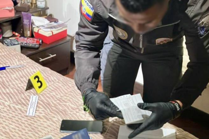 Fiscalía ejecutó tres órdenes de detención por presunto lavado de activos. Entre los detenidos está un funcionario de la UAFE.