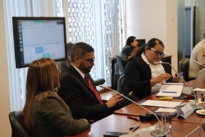 Representantes de Yo Te Apoyo en la Asamblea Nacional de Ecuador durante el periodo anterior, en donde se analizó el proceso de regularización y visado.