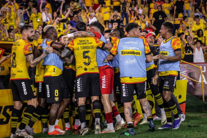 Los jugadores de Barcelona en una celebración de gol en Copa Libertadores