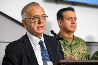 Ministro de Defensa, Iván Velásquez, durante una rueda de prensa en Bogotá.